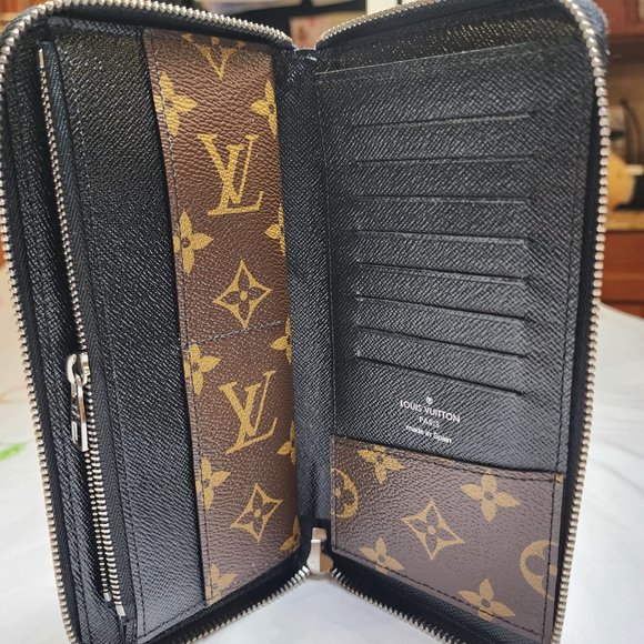 SOLD—AUTHENTIC LOUIS VUITTON Monogram Macassar Vertical Zippy Wallet - Picture 5 of 10